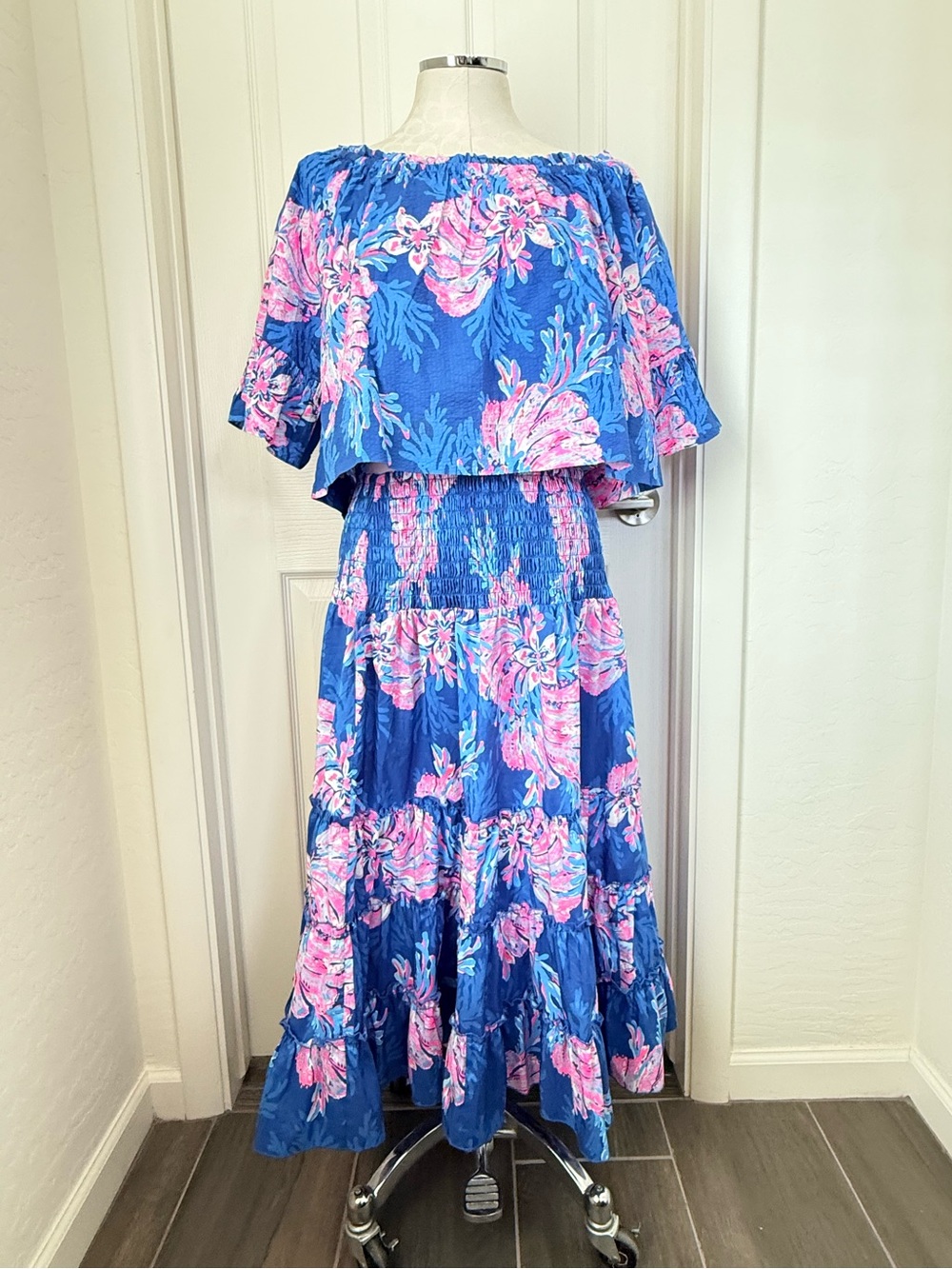 Lilly Pulitzer, 2 Piece Set Croix Top & Deavan Midi Skirt Blue Pink EUC Size L - Picture 1 of 7